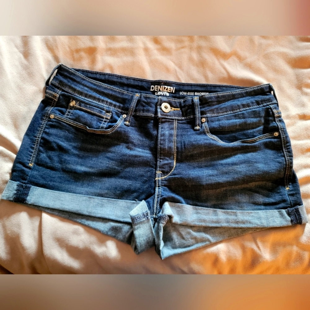Denizen Levi's Low Rise Shortie Shorts Size W31